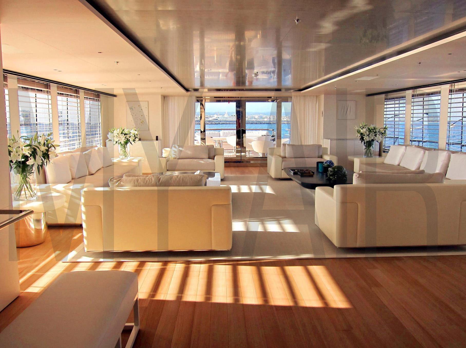 Interno dell'aria dell'yacht