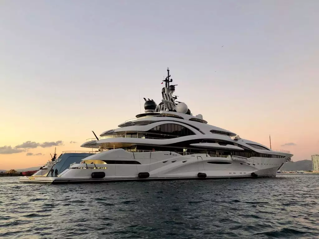 Al Lusail yacht - Lurssen - 2017 - Emiro del Qatar