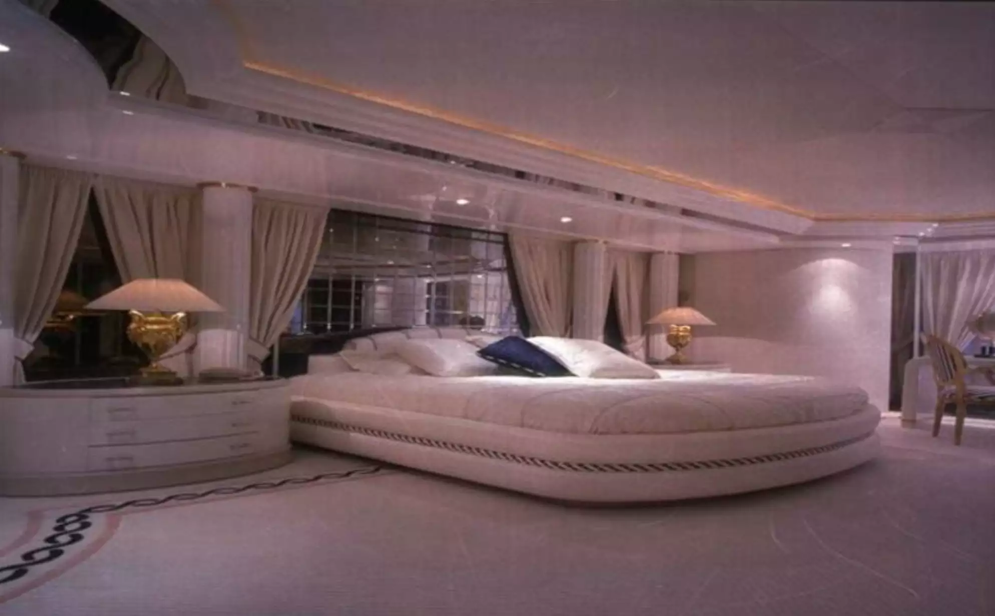 yacht Alwaeli interior