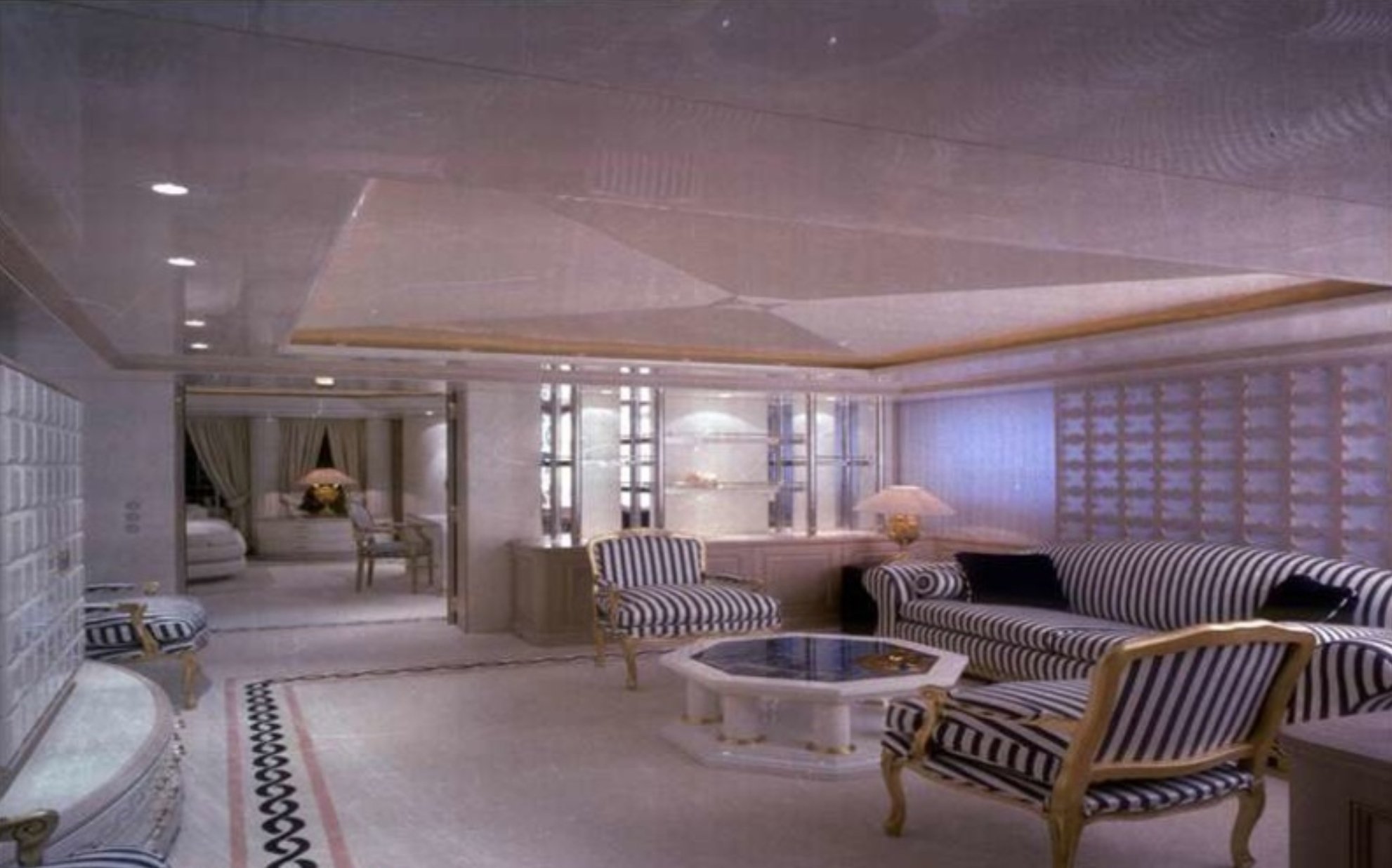 yacht Alwaeli interior