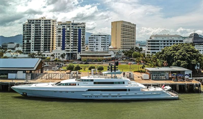 DRAGONFLY Yacht • Silver Yachts • 2009 • Eigentümer Sergey Brin