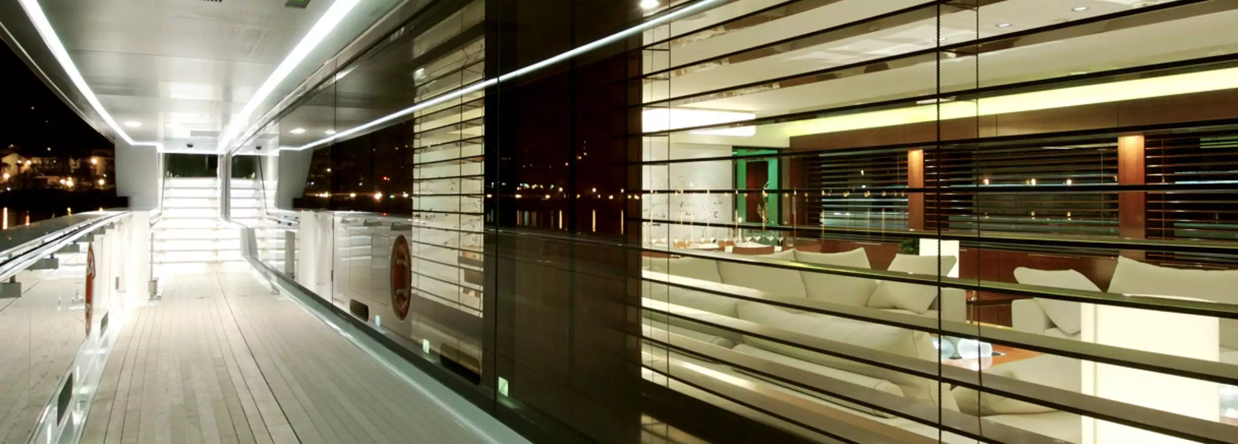 yacht Dragonfly interior