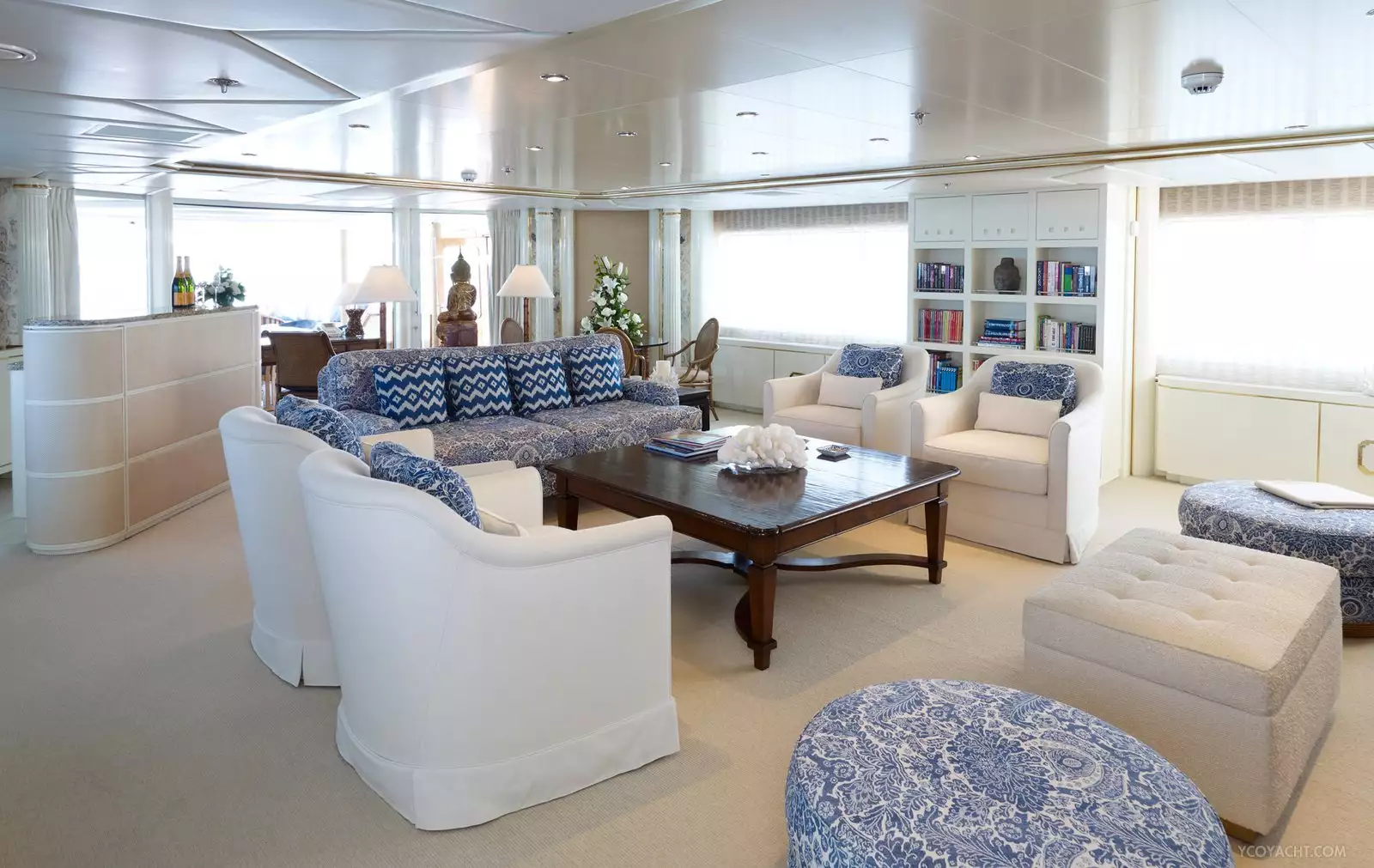 Intérieur du yacht Falcon Lair (White Cloud – New Horizon L)