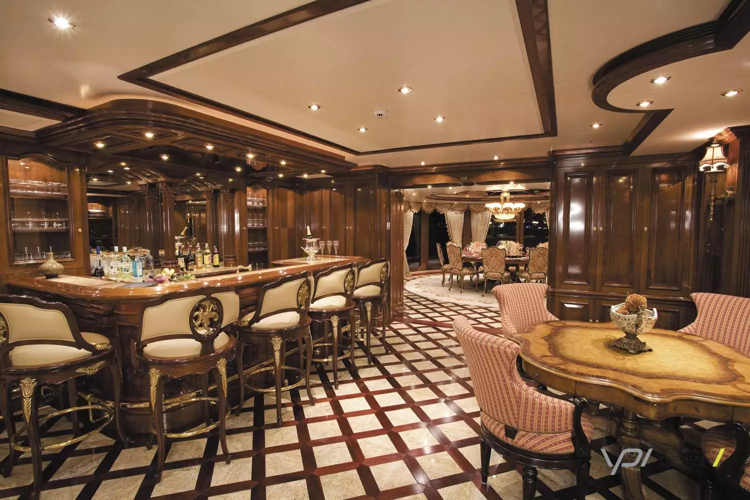 Interior do iate Lurssen HORIZONS III