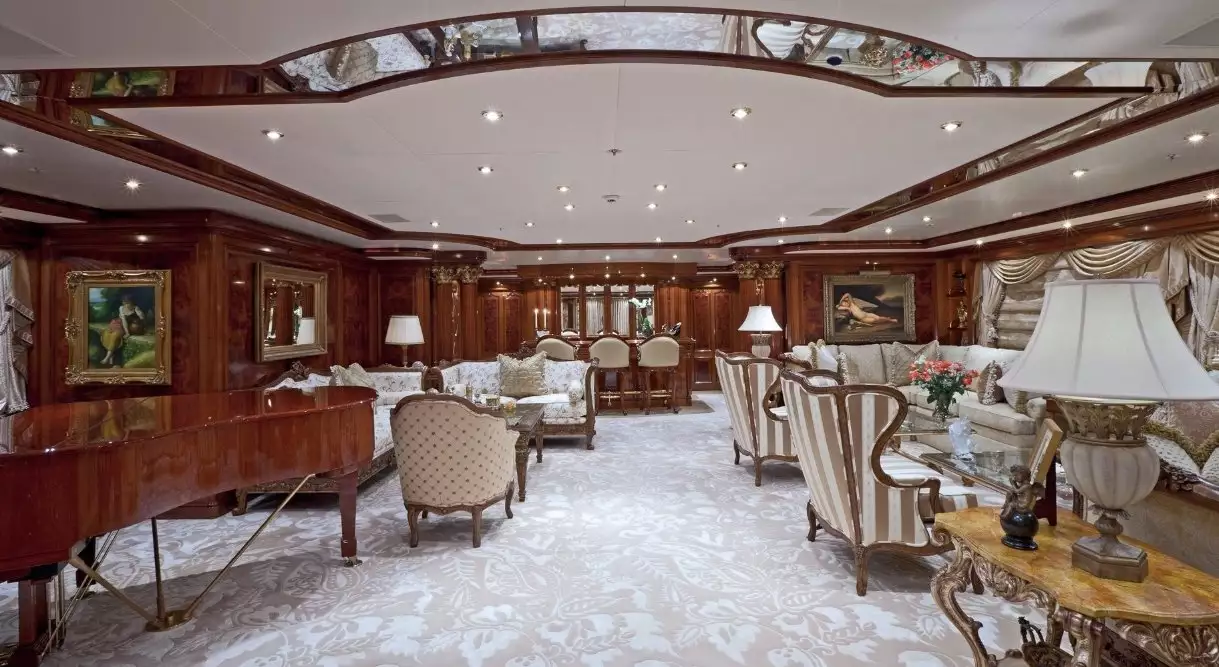 Interior do iate Lurssen HORIZONS III