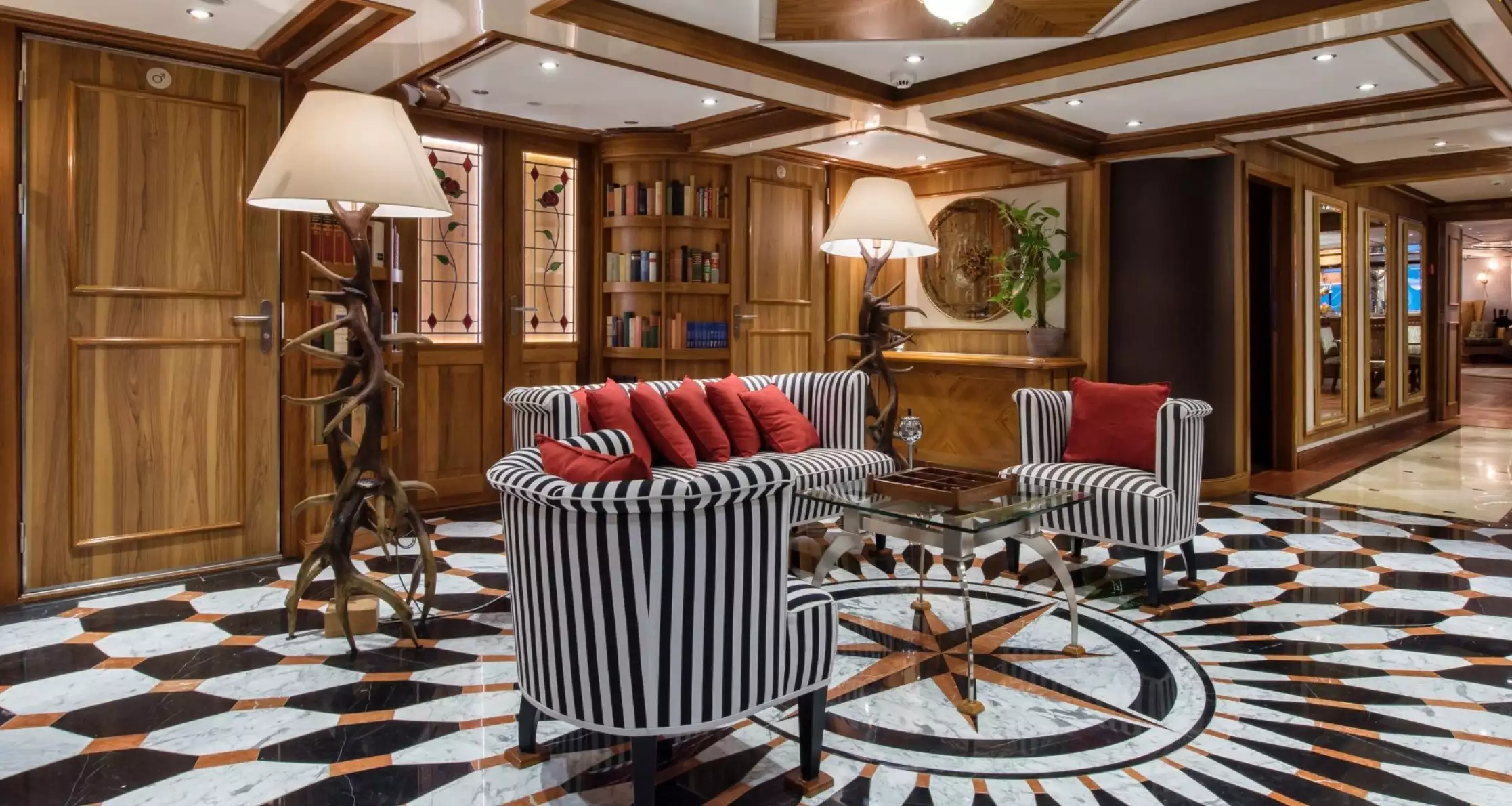 interno della leggenda dell'yacht 