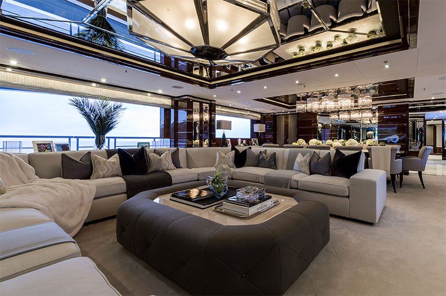 yacht Lionheart intérieur