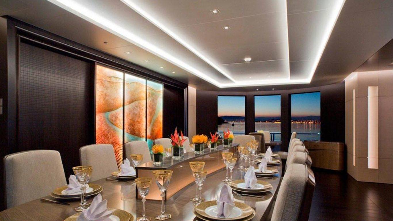 yacht Mogambo interior