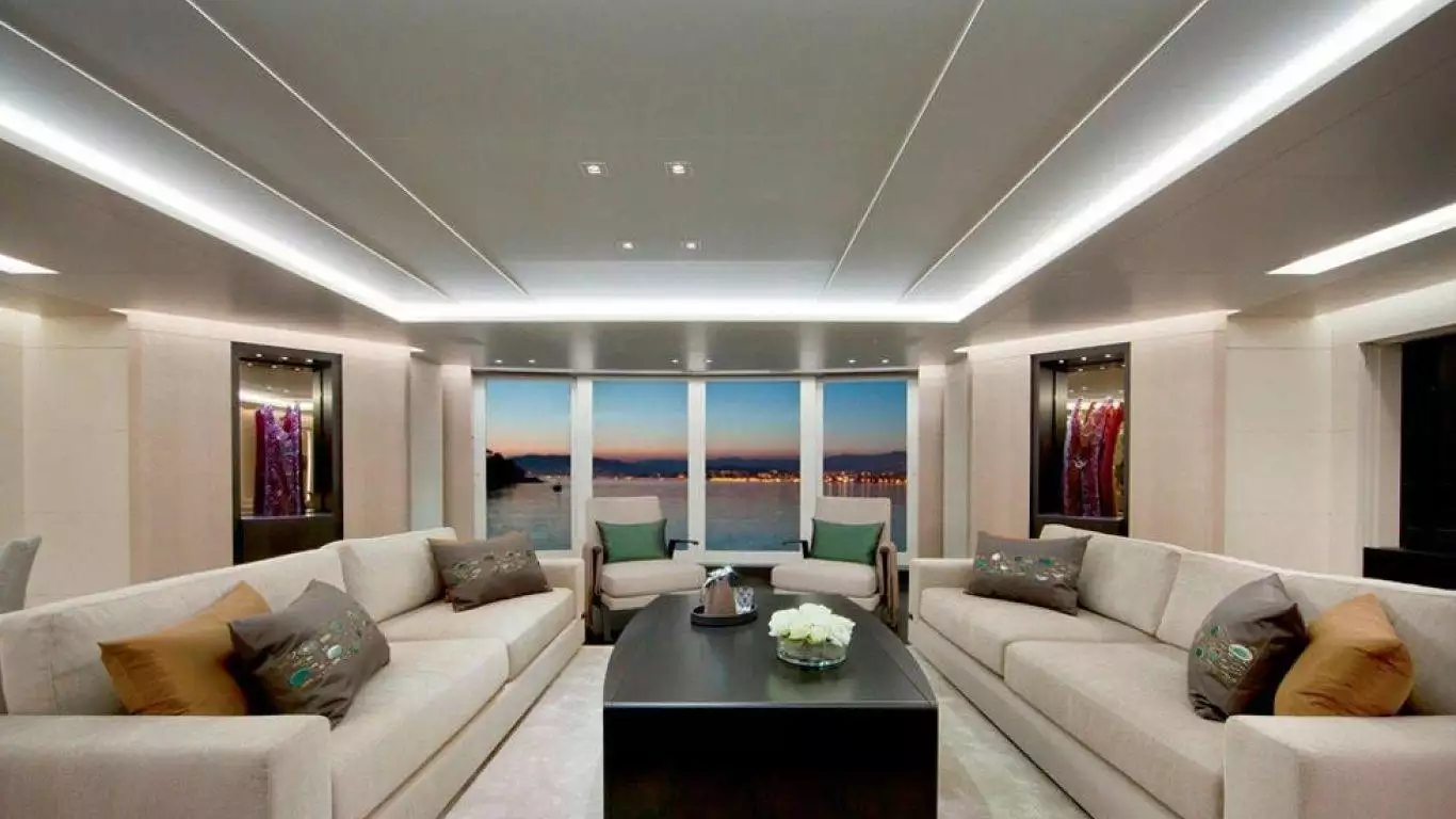interior do iate Mogambo