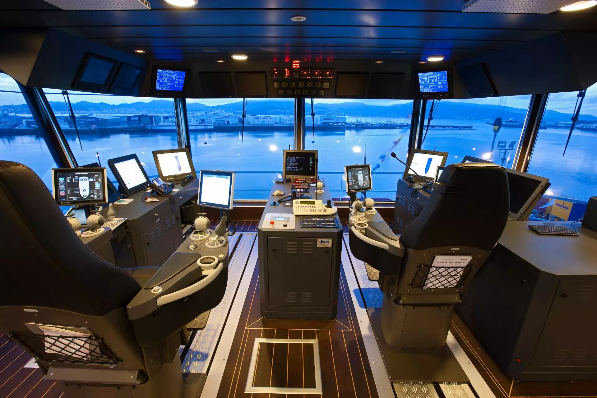 Innenraum der OceanXPlorer-Yacht
