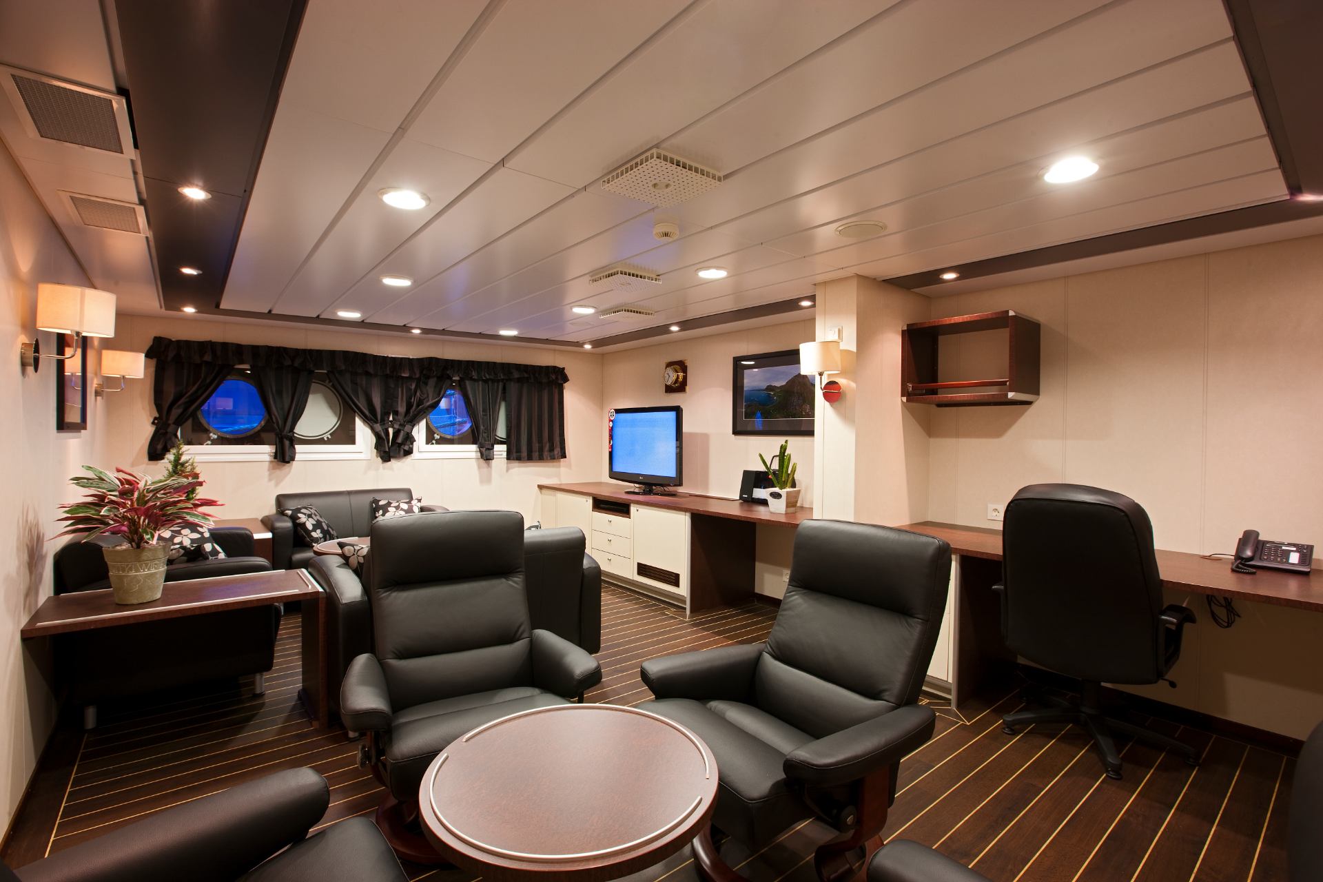 OceanXPlorer yacht  intérieur