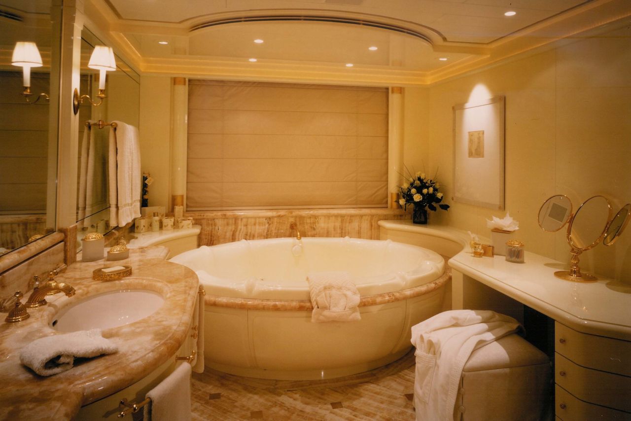 Feadship yacht Ostar interior