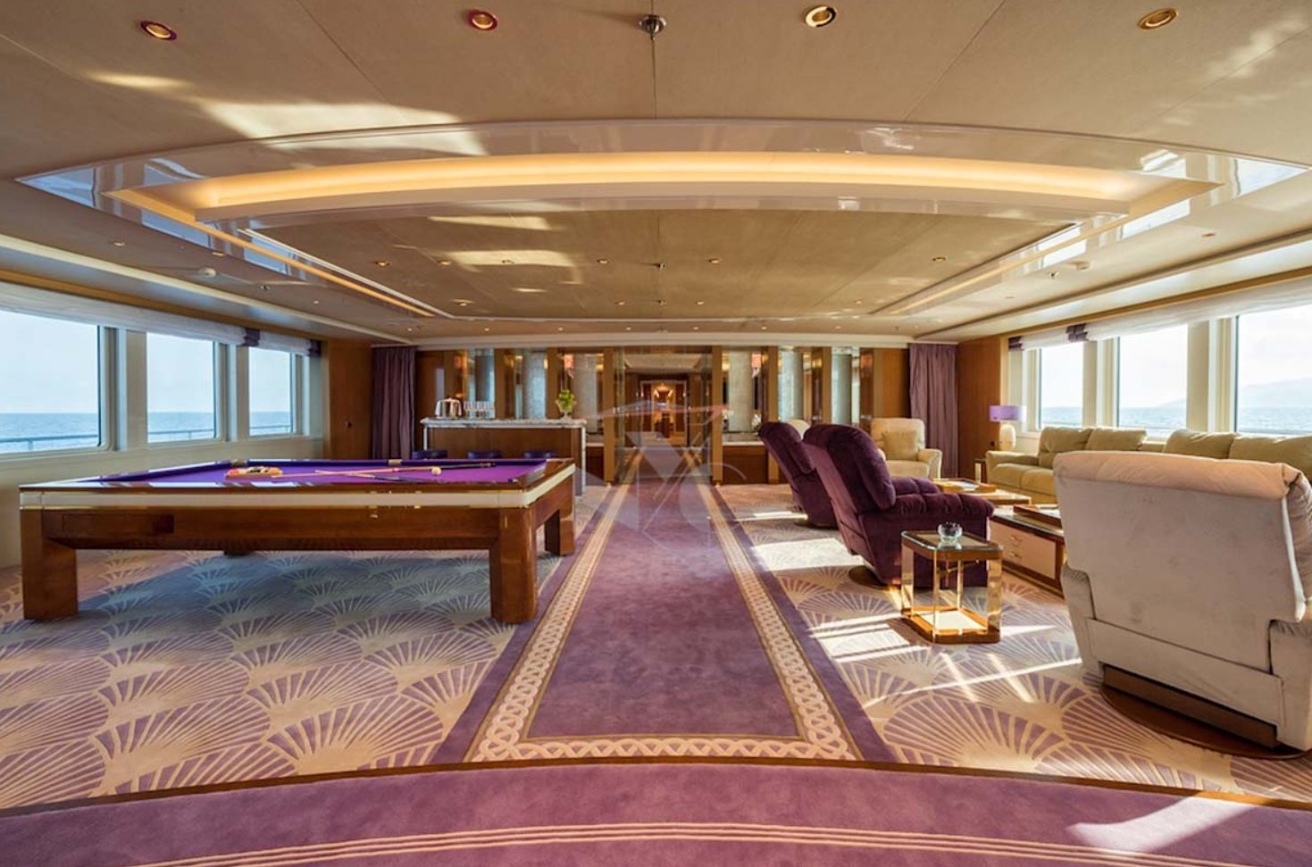 yacht Queen Miri interior