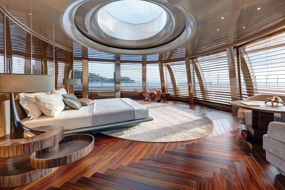 yacht Savannah interior