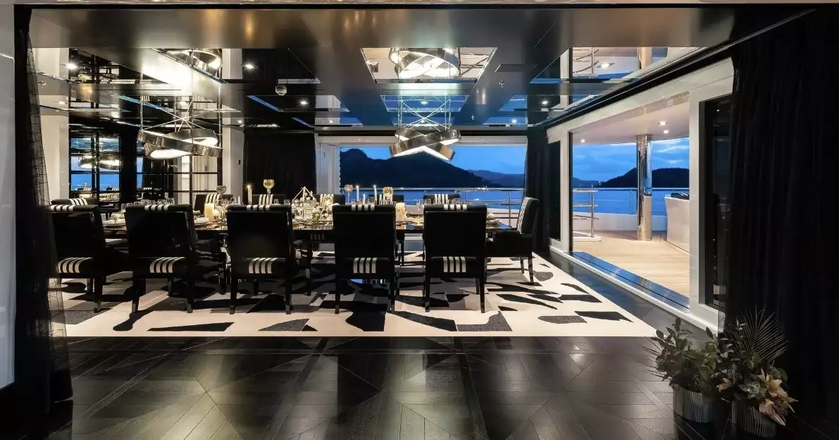 يخت أبكينج SEA PEARL من الداخل