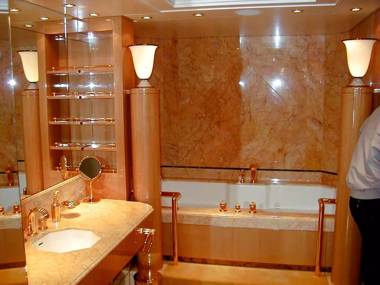 Intérieur du yacht Oceanco Stargate