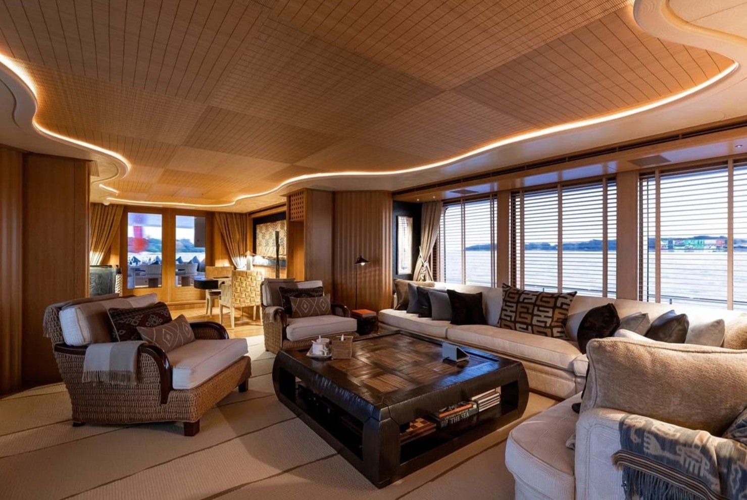 interno dell'yacht Sussurro