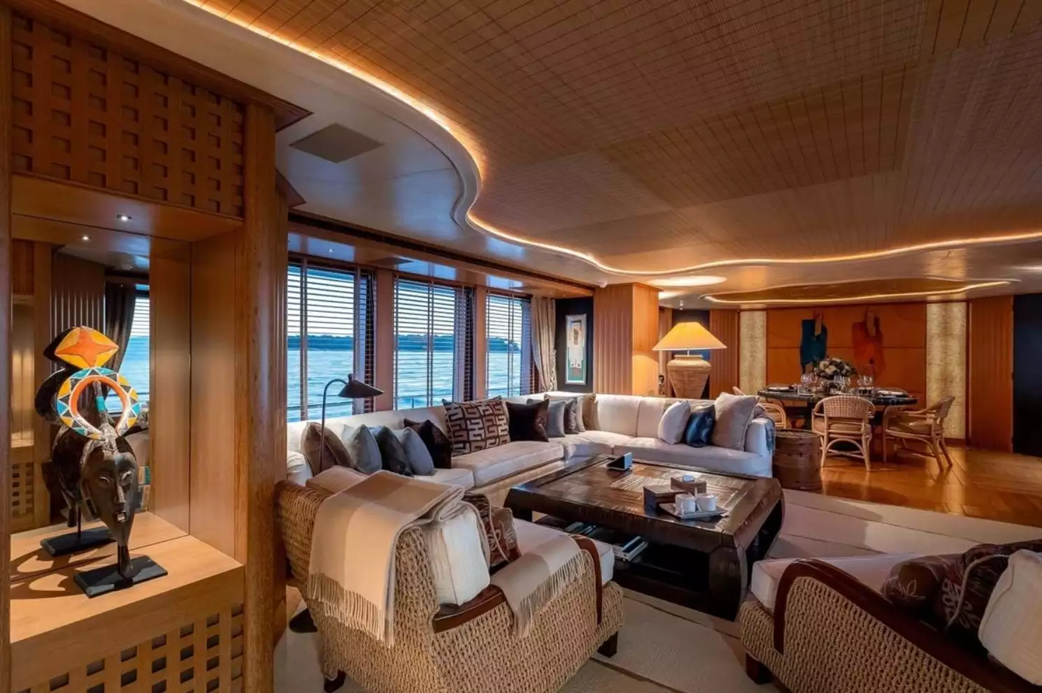 interno dell'yacht Sussurro