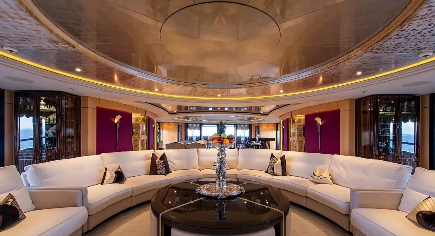 interno dell'yacht Valerie