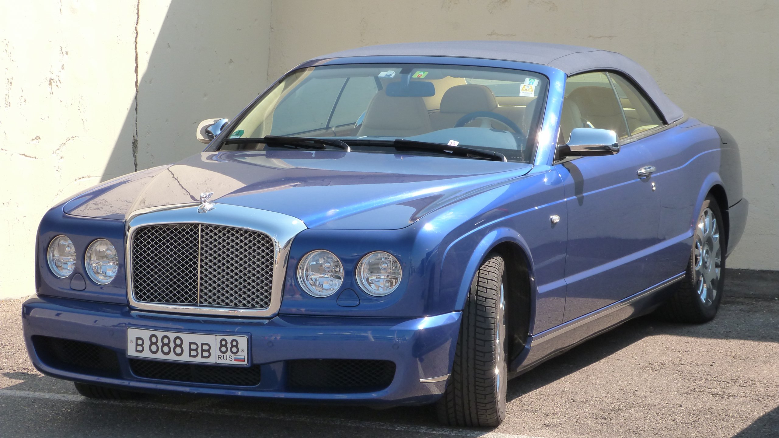 Voiture d'Andreï Molchanov (Bentley)