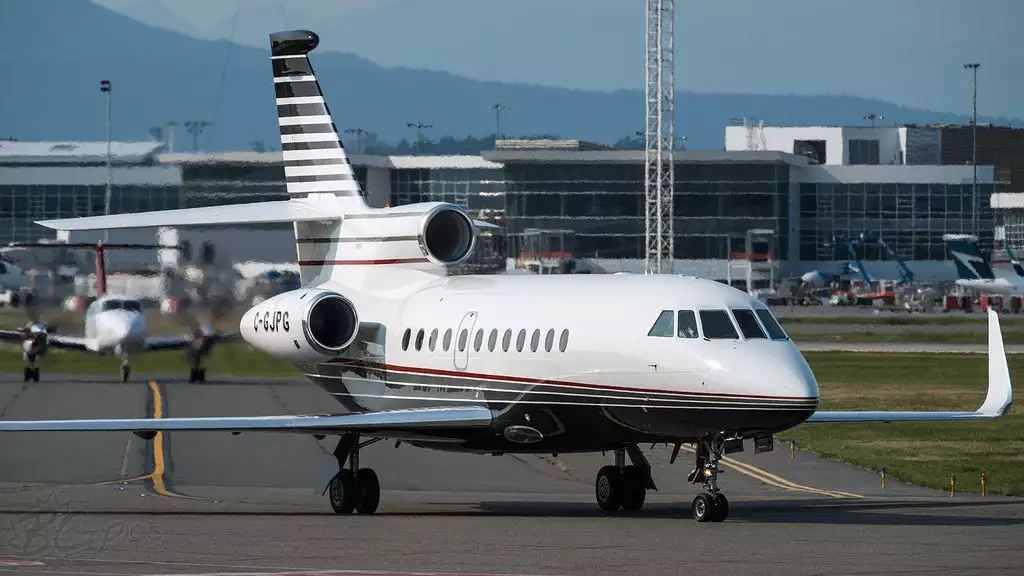Jato particular C-GJPG Dassault Falcon Jim Pattison