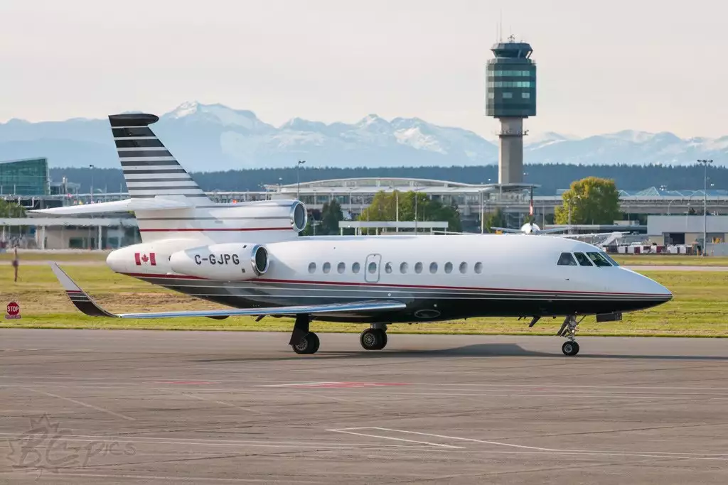 Jato particular C-GJPG Dassault Falcon Jim Pattison