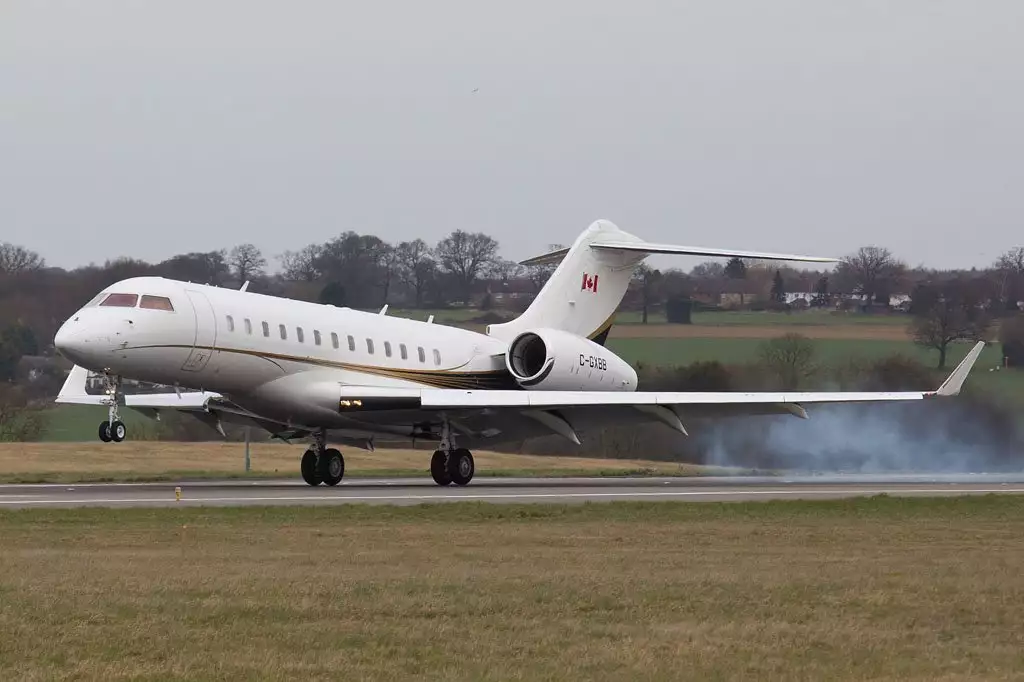 Avión C-GXBB Bombardier Mike Lazaridis