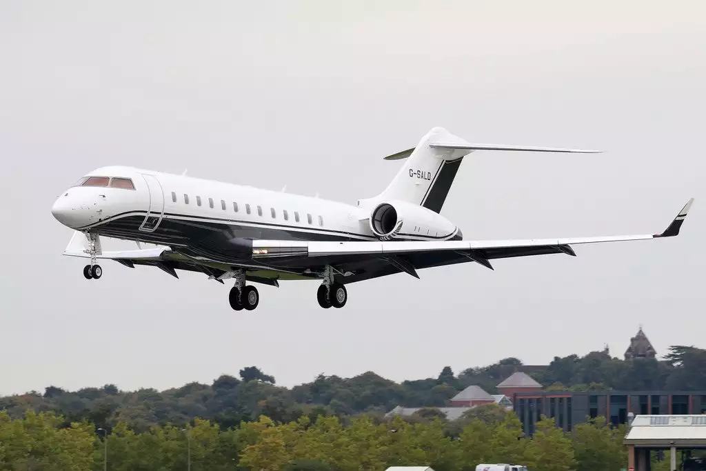 G-SALD Global 6000 Lloyd Dorfman jet