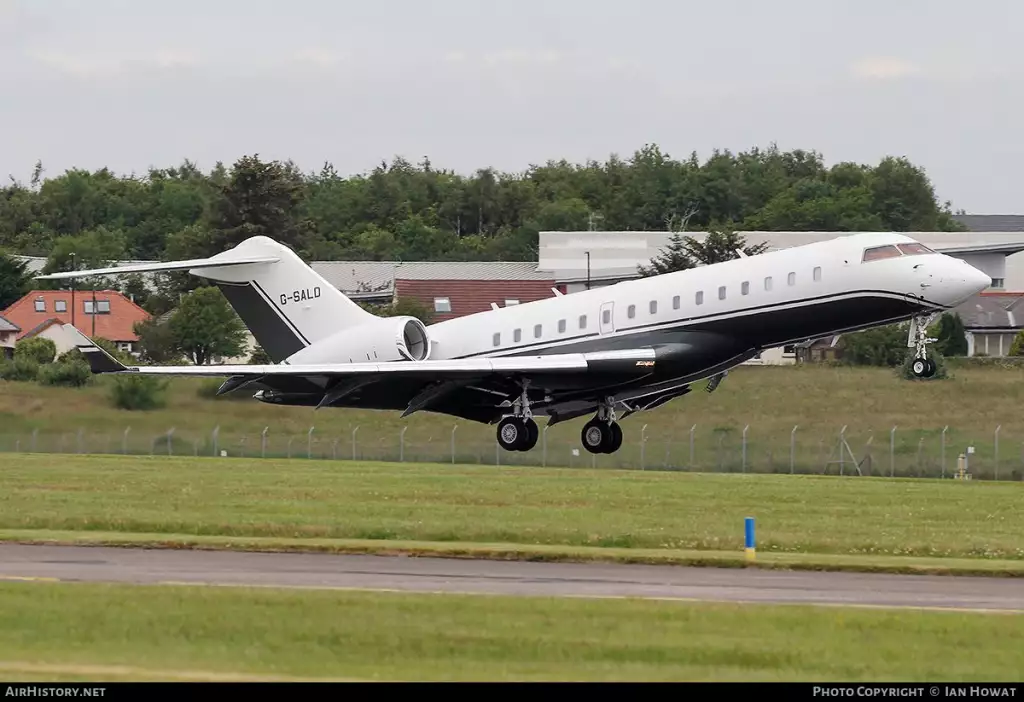 G-SALD Global 6000 Lloyd Dorfman private jet