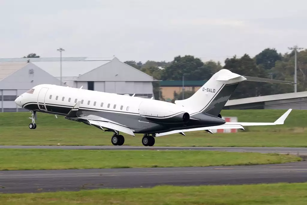 G-SALD Global 6000 Lloyd Dorfman privéjet