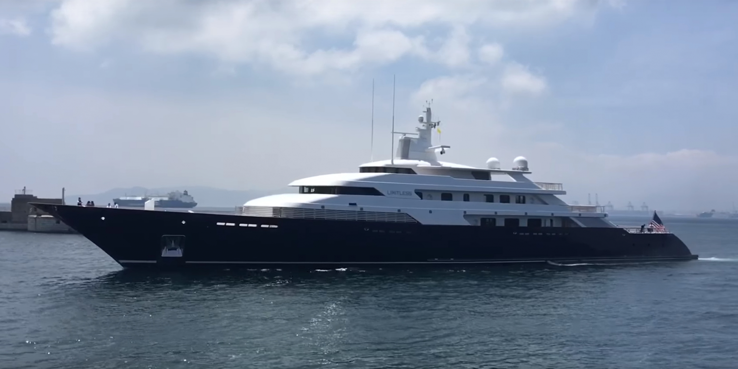 les wexner yacht limitless