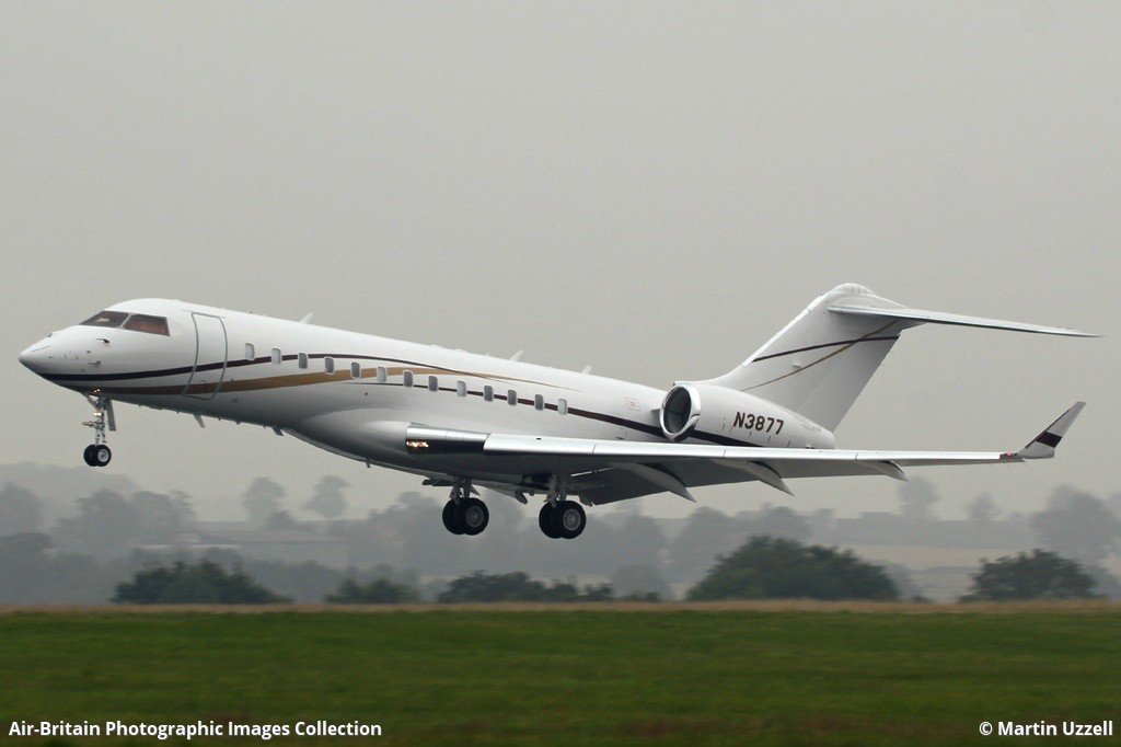 N3877 Bombardier Michael Saylor jet