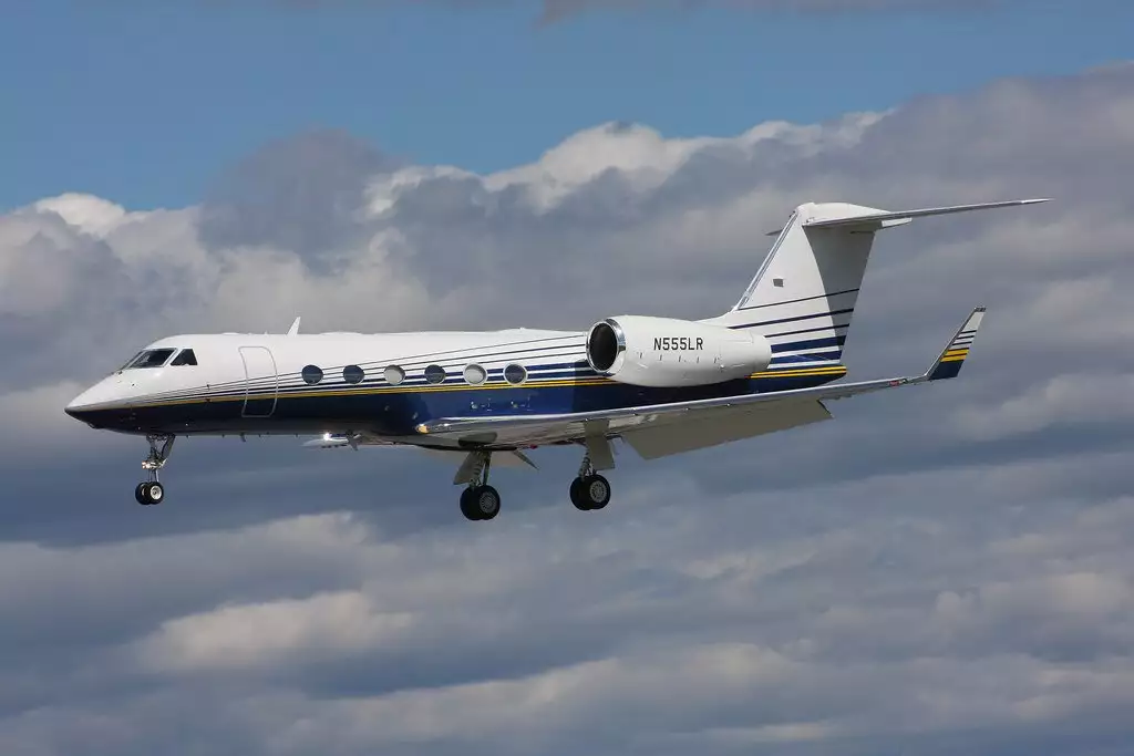 الطائرة الخاصة N555LR Gulfstream GIV JR Ridinger