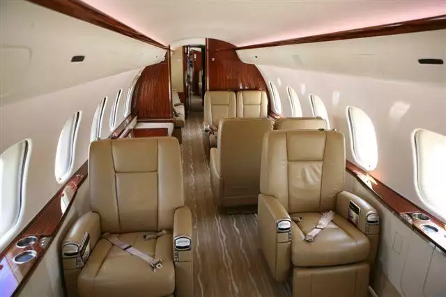 N723A BG5000 Norman Braman privéjet