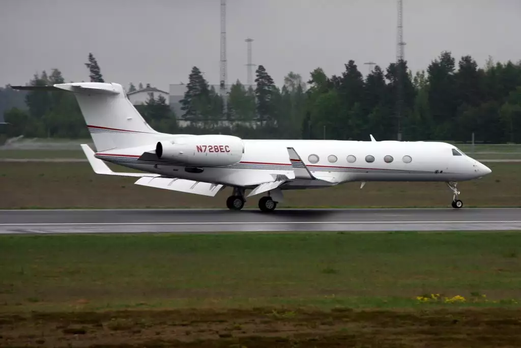 N728EC Gulfstream G550 Частный самолет Гэри Шуэста