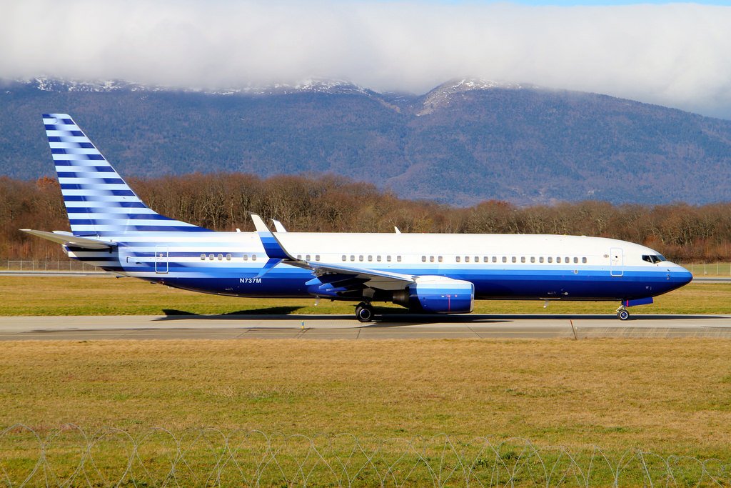 N737M B737 Bob Manoukian