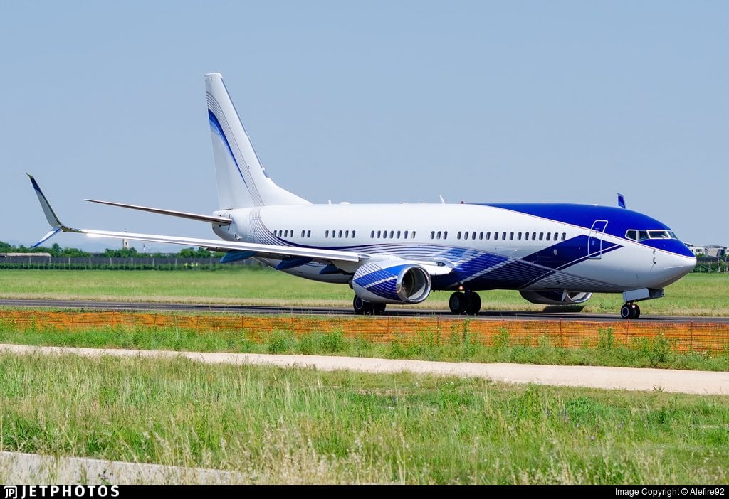 N737M B737 بوب مانوكيان