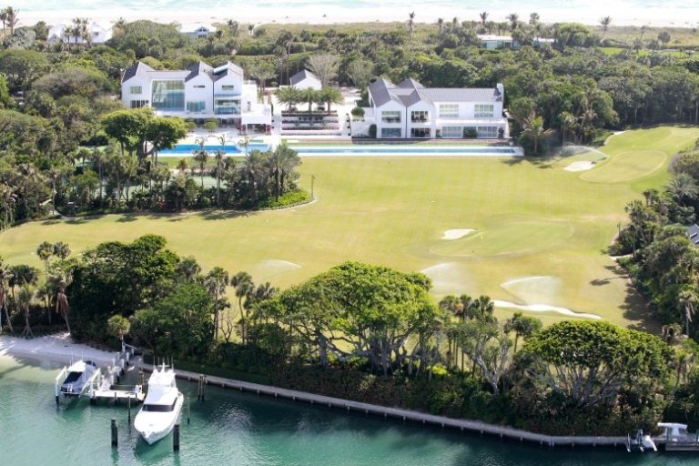TIGER WOODS • Net Worth 800 million • House • Yacht • Private Jet