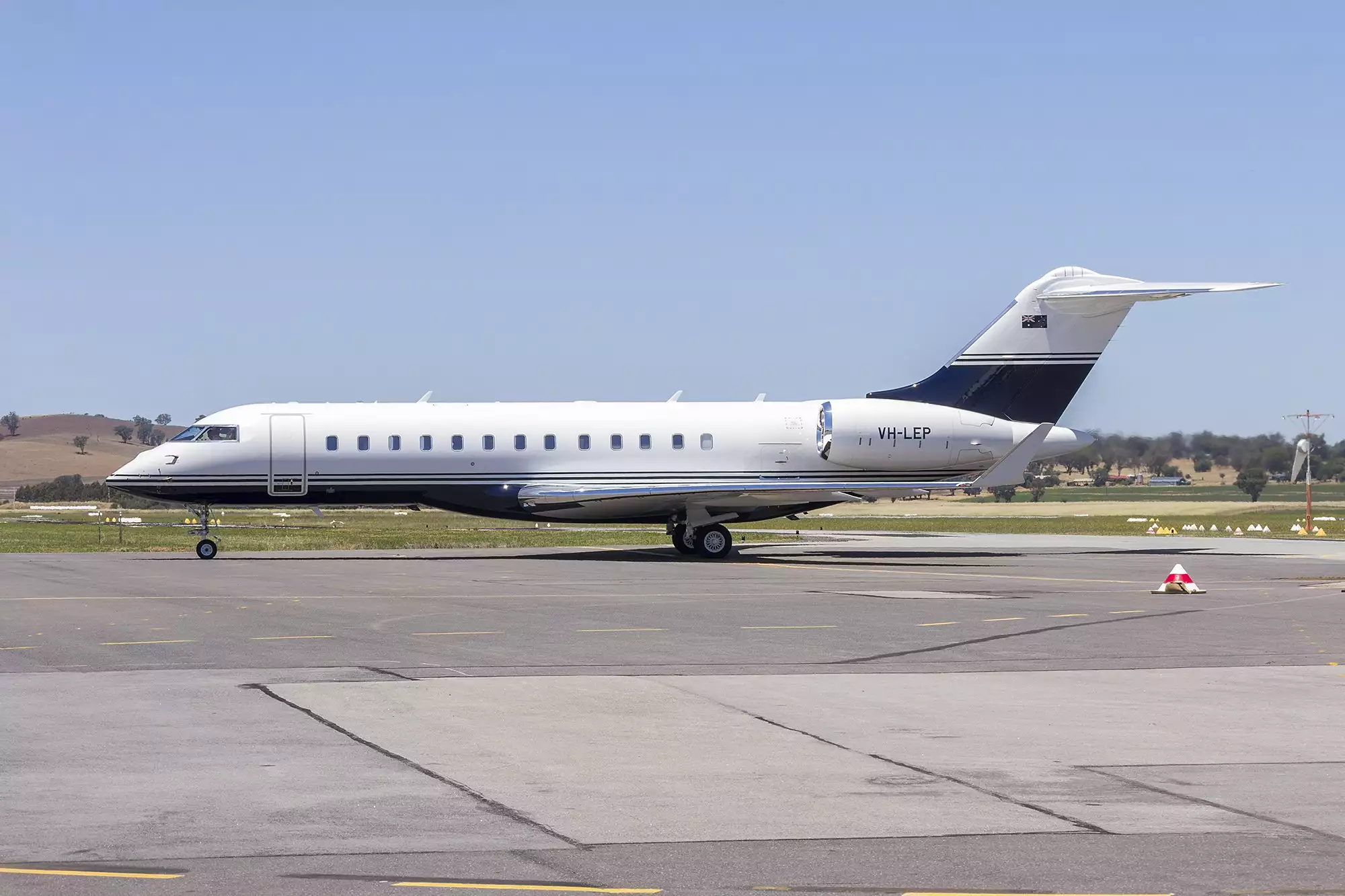 VH-LEP Bombardier G6000 Линдси Фокс