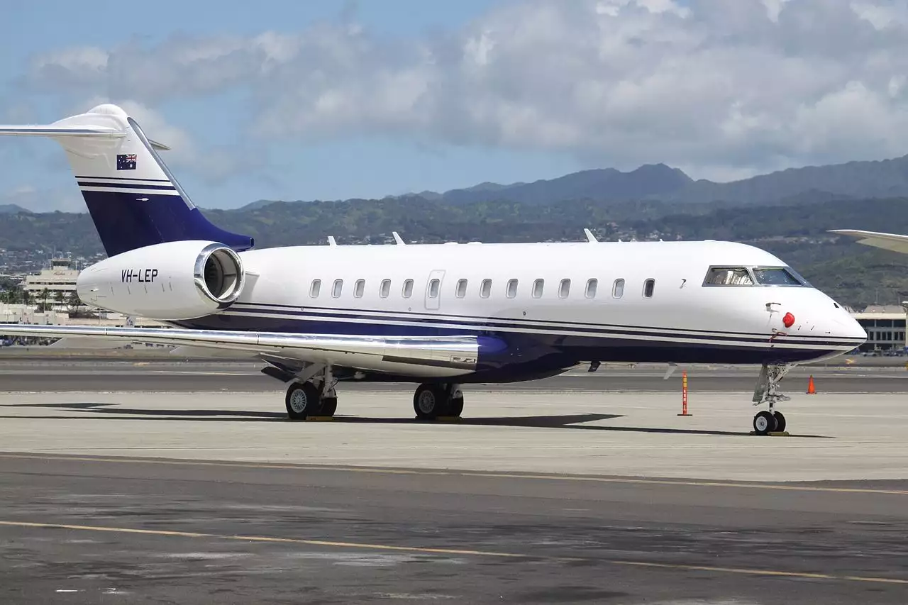 Bombardeiro VH-LEP G6000 Lindsay Fox