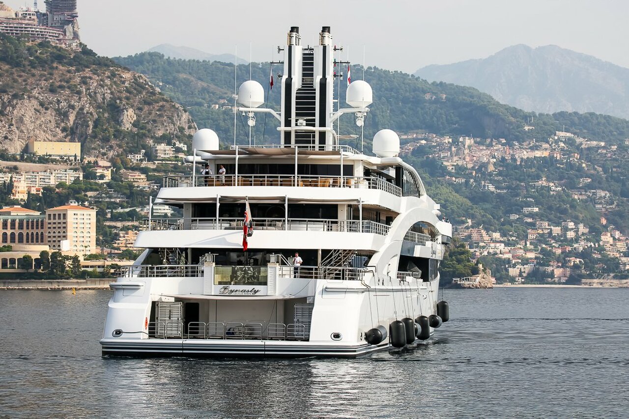 yacht i dynasty owner