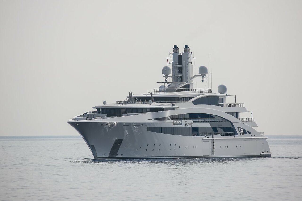 I DYNASTY Yacht • Peters Werft • 2015 • Gebouwd voor Alijan Ibragimov