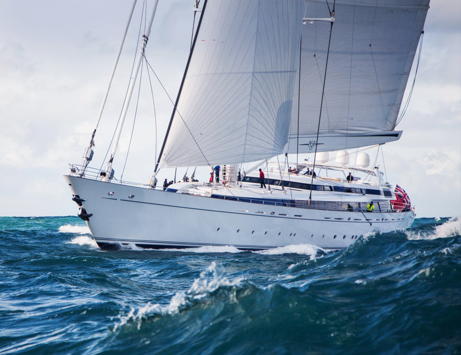 m5 yacht charter