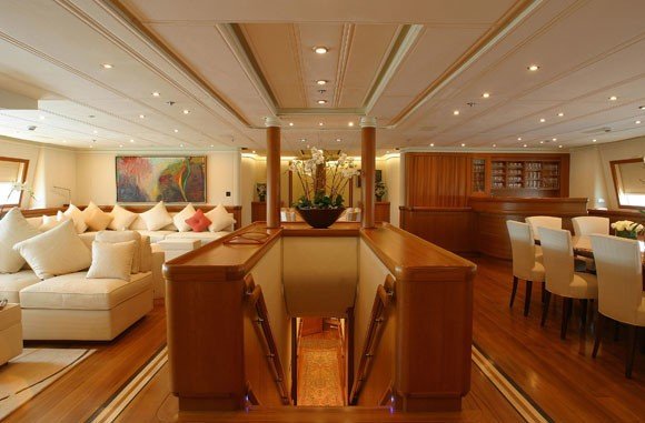 m5 sailboat interior