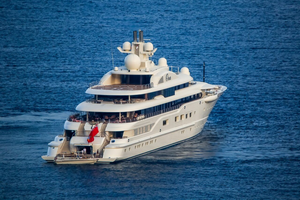 mega yacht al raya