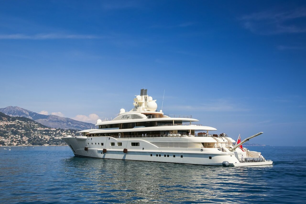 mega yacht al raya