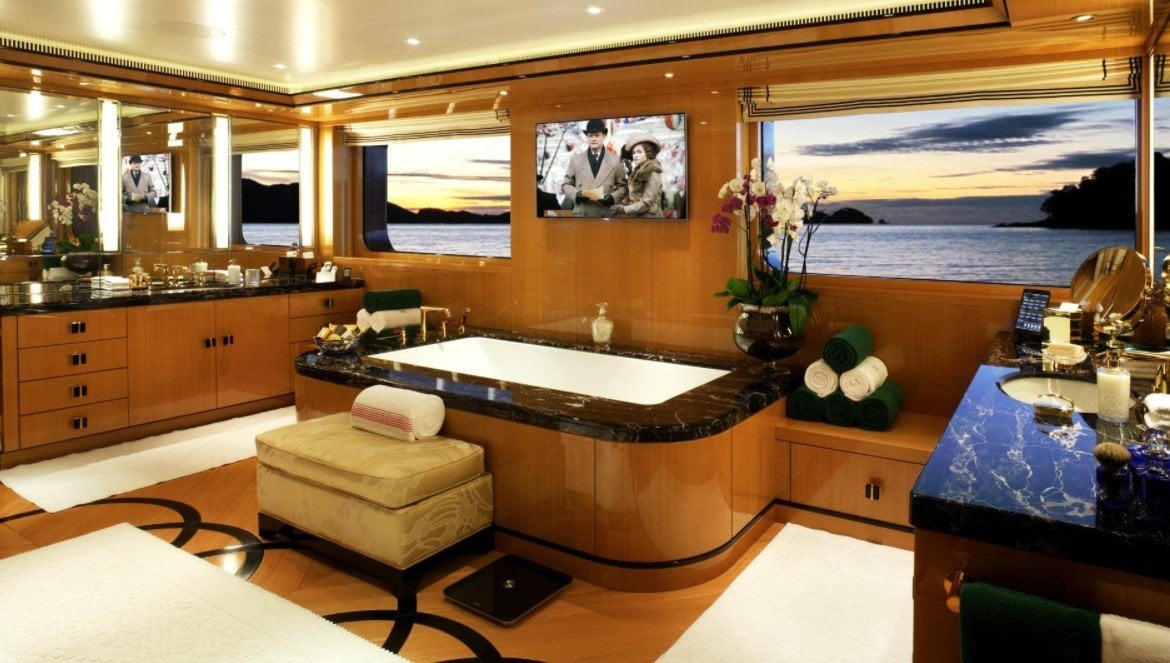 Interno dell'yacht di Lurssen AL RAYA