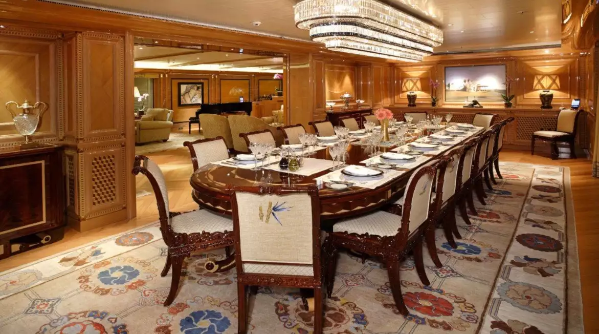 Interno dell'yacht di Lurssen AL RAYA