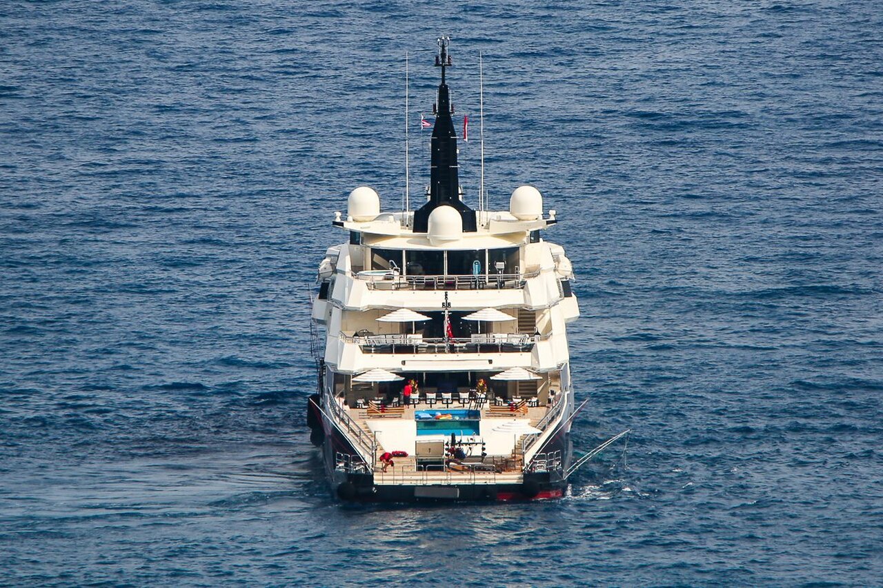 yacht Alfa Nero
