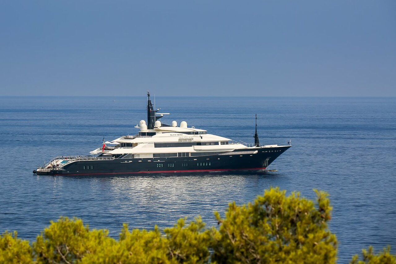 Alfa Nero yacht - 82m - Oceanco